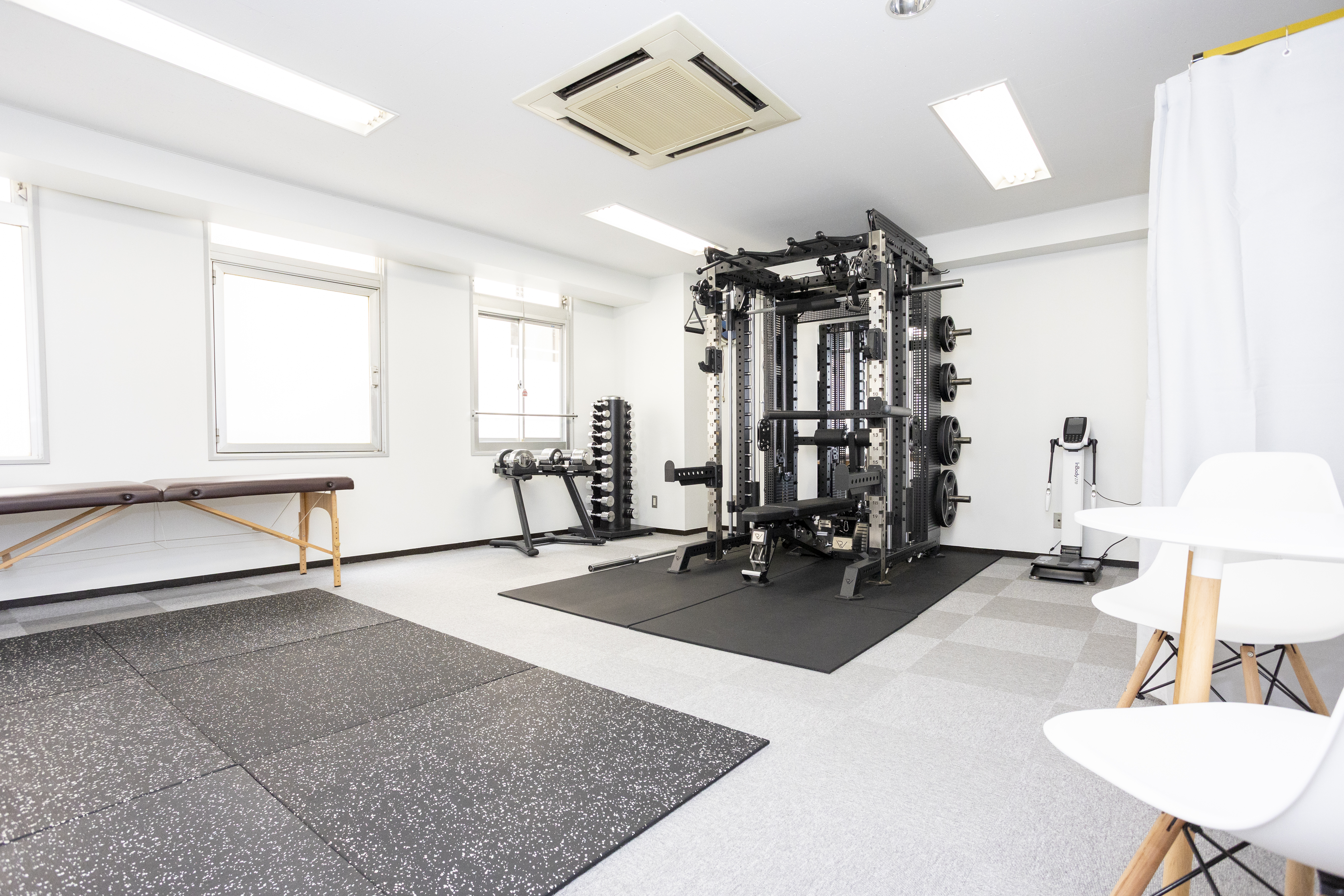 麹町駅徒歩30秒のパーソナルジムAeterna Gym麹町の店内